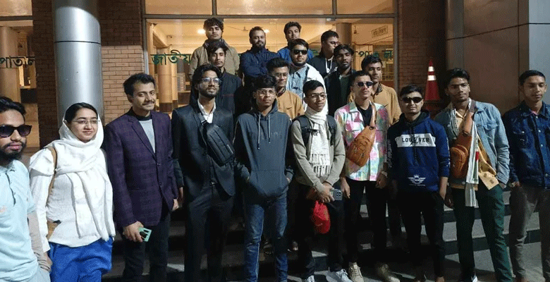https://fbnews247.com/wp-content/uploads/2025/01/Student-Singapur-2.png