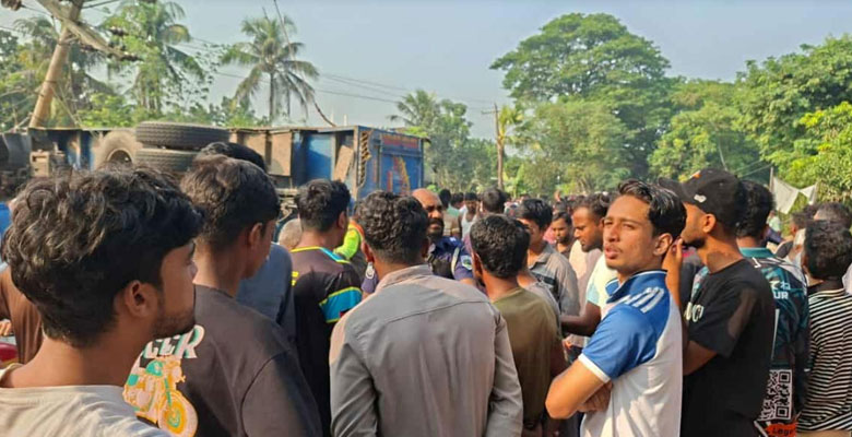 https://fbnews247.com/wp-content/uploads/2025/10/Pabna-Accident.jpg