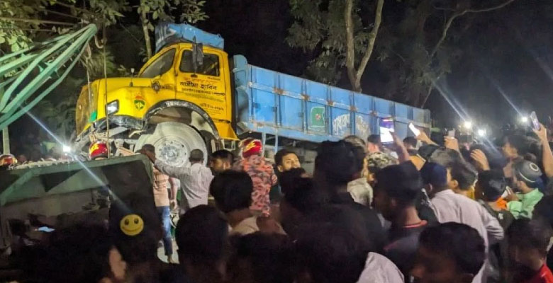 https://fbnews247.com/wp-content/uploads/2025/11/Comilla-Accident.jpg