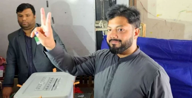 ঢাকা-৬ আসনে জয়ের হাসি হাসলেন ইশরাক হোসেন