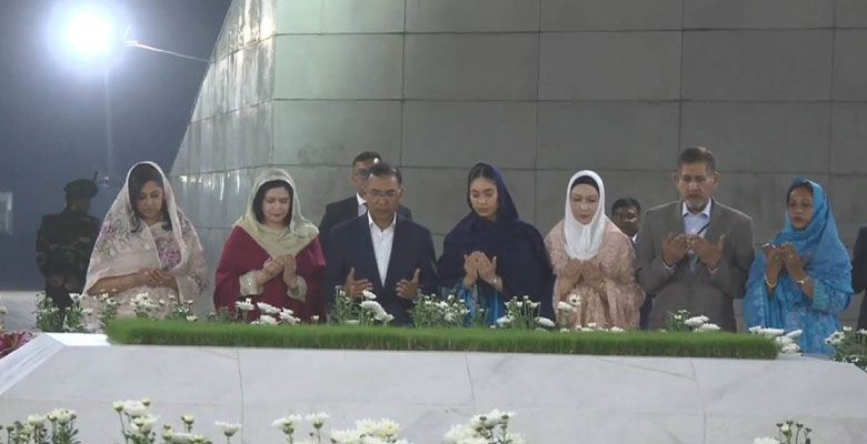 শপথের পর বাবা-মায়ের কবর জিয়ারত করলেন প্রধানমন্ত্রী তারেক রহমান