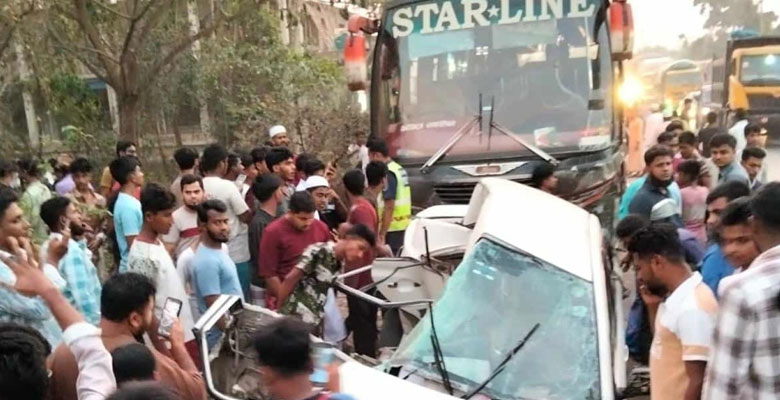 কুমিল্লায় বাসচাপায় প্রাইভেটকারের চালকসহ নিহত ৪