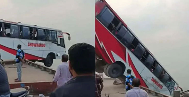 ফেরিতে উঠতে গিয়ে নদীতে বাস: জীবিত উদ্ধার ১১, নিখোঁজ ৩৫