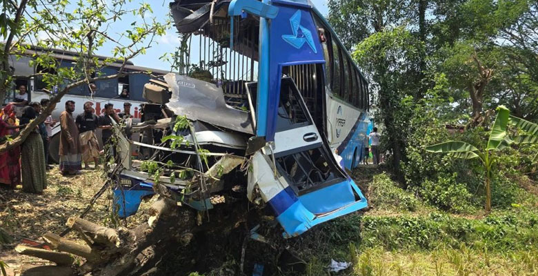 দুই বাসের মুখোমুখি সংঘর্ষে নিহত ৪