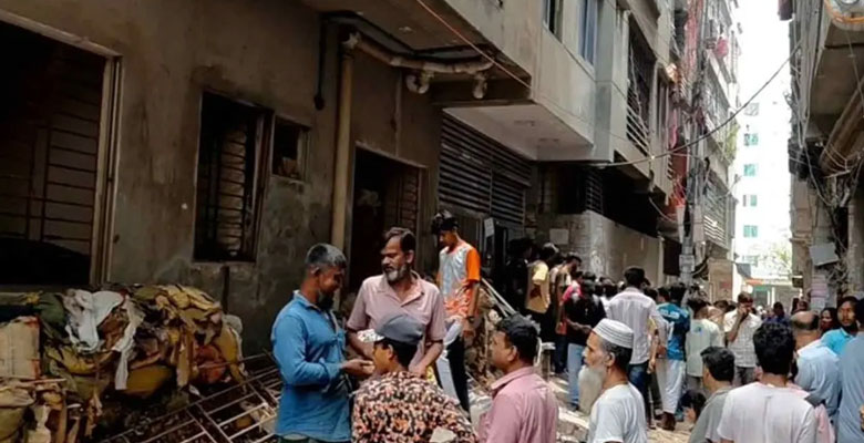 নারায়ণগঞ্জে গ্যাস বিস্ফোরণ: নিভে গেল পুরো পরিবারের প্রাণ