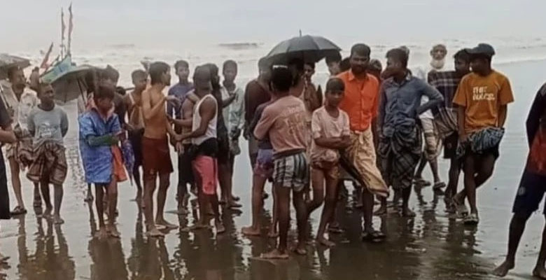 টেকনাফে রোহিঙ্গাবাহী নৌকাডুবি: উদ্ধার ১৮, নিখোঁজ ১৩