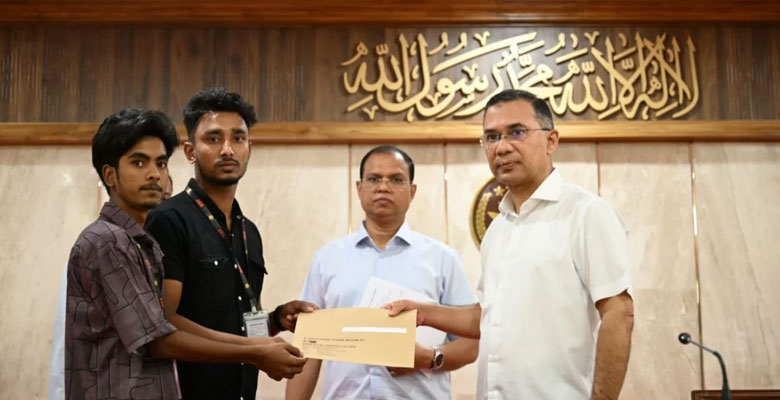 জুলাই শহীদ পরিবারের ৭৪ জনের হাতে নিয়োগপত্র দিলেন প্রধানমন্ত্রী